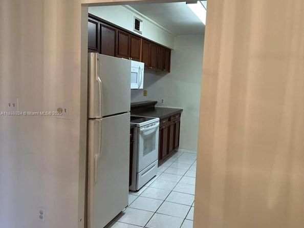 2051 NW 46th Ave F102, Lauderhill FL 33313