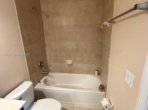 9820 NW 88th St, Doral FL 33178