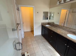 9820 NW 88th St, Doral FL 33178