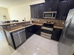 9820 NW 88th St, Doral FL 33178