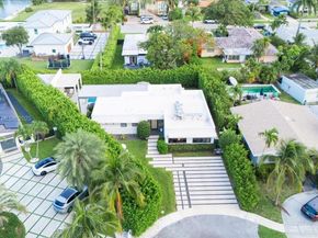 2180 Alamanda Dr, North Miami FL 33181