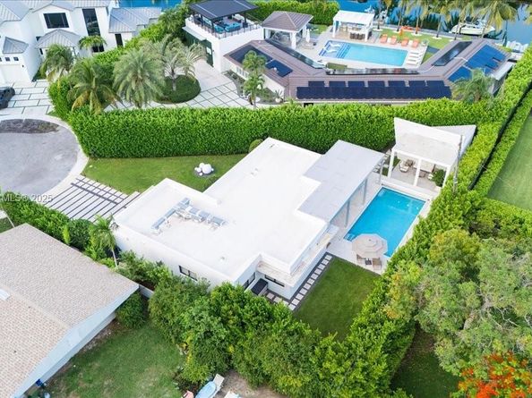 2180 Alamanda Dr, North Miami FL 33181