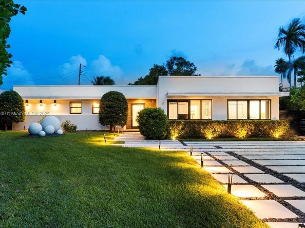 2180 Alamanda Dr, North Miami FL 33181