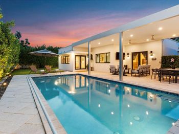 2180 Alamanda Dr