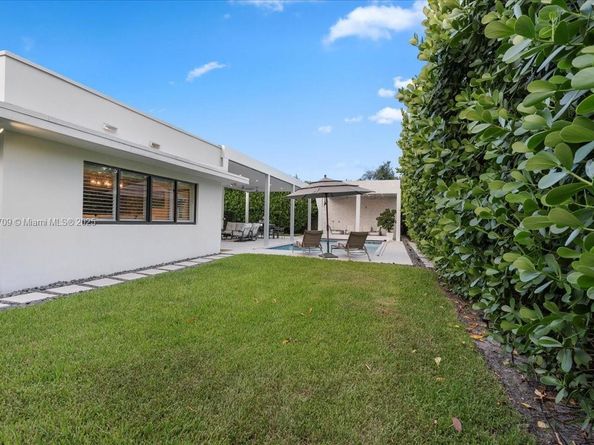 2180 Alamanda Dr, North Miami FL 33181