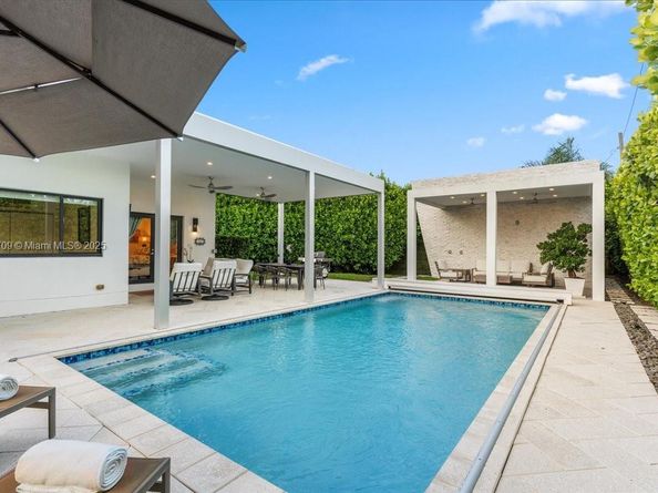 2180 Alamanda Dr, North Miami FL 33181
