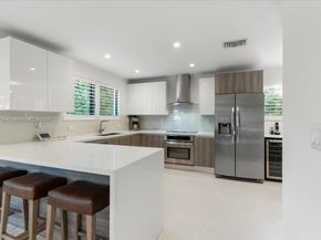 2180 Alamanda Dr, North Miami FL 33181