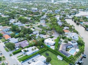 2180 Alamanda Dr, North Miami FL 33181