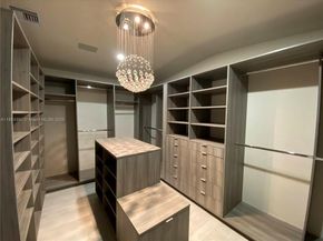 20405 NE 22nd PL, Miami FL 33180