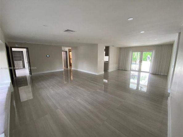 20405 NE 22nd PL, Miami FL 33180