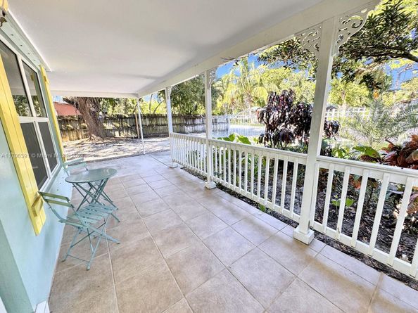 1820 SW 11th Ct, Fort Lauderdale FL 33312