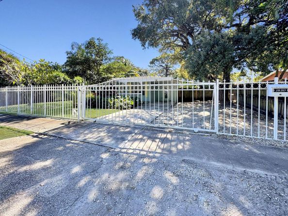 1820 SW 11th Ct, Fort Lauderdale FL 33312