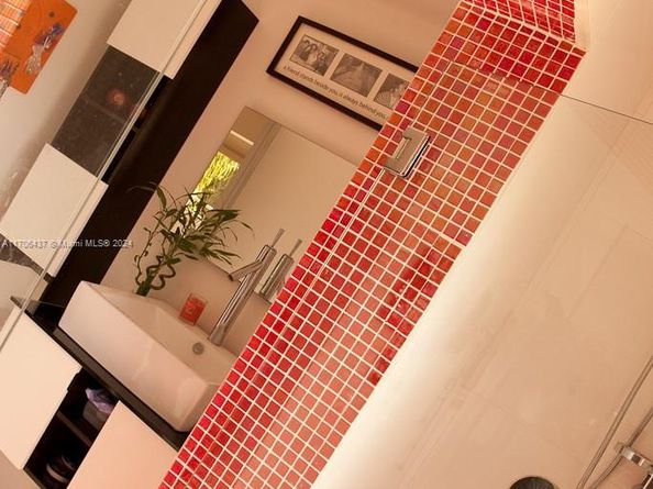 3042 SW 27 Av 8, Miami FL 33133