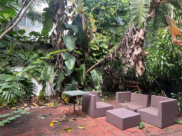 3042 SW 27 Av 8, Miami FL 33133