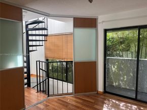 3042 SW 27 Av 8, Miami FL 33133