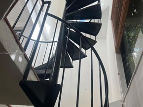 3042 SW 27 Av 8, Miami FL 33133