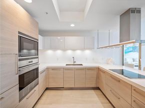 17301 Biscayne Blvd 1105, North Miami Beach FL 33160