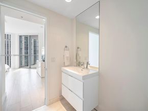 17301 Biscayne Blvd 1105, North Miami Beach FL 33160