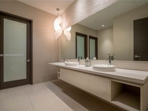 17301 Biscayne Blvd 1105, North Miami Beach FL 33160