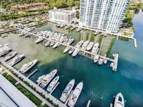 17301 Biscayne Blvd 1105, North Miami Beach FL 33160