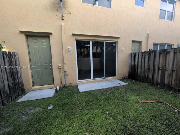 2252 NE 42nd Cir, Homestead FL 33033