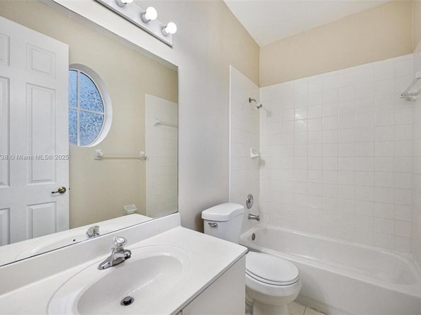 2252 NE 42nd Cir, Homestead FL 33033