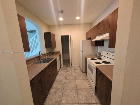 2252 NE 42nd Cir, Homestead FL 33033