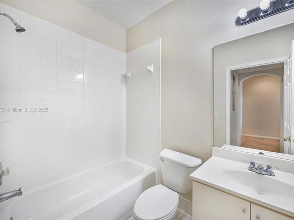 2252 NE 42nd Cir, Homestead FL 33033