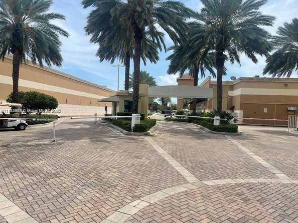 1755 E Hallandale Beach Blvd MEZ7E, Hallandale Beach FL 33009
