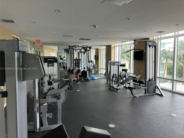 1755 E Hallandale Beach Blvd MEZ7E, Hallandale Beach FL 33009