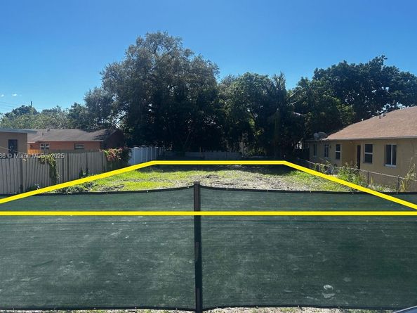 790 NW 55th Ter, Miami FL 33127