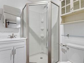 2485 NE 214th St, Miami FL 33180