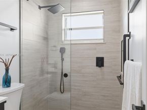 2485 NE 214th St, Miami FL 33180