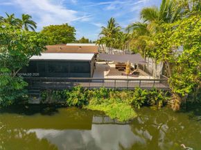 2485 NE 214th St, Miami FL 33180