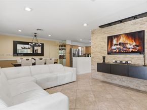 2485 NE 214th St, Miami FL 33180