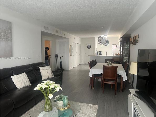 5099 NW 7th St 505, Miami FL 33126