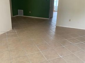 122 NE 204th St 21, Miami Gardens FL 33179
