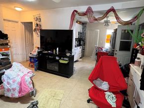 1424 NW 69th St, Miami FL 33147