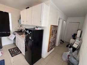 1424 NW 69th St, Miami FL 33147