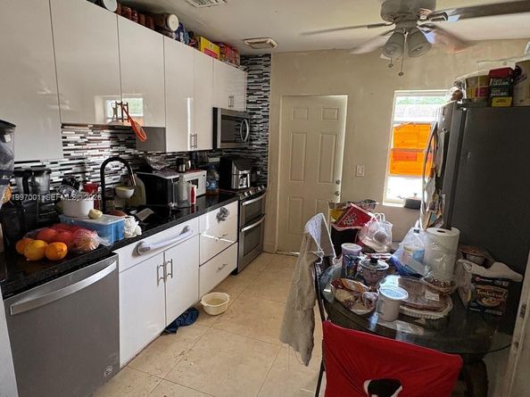 1424 NW 69th St, Miami FL 33147
