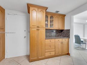 999 Brickell Bay Dr 2007, Miami FL 33131