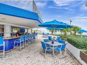 999 Brickell Bay Dr 2007, Miami FL 33131