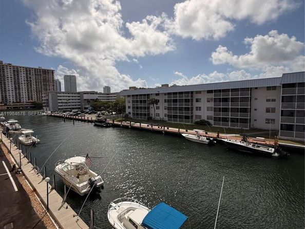 3860 NE 170th St 304, North Miami Beach FL 33160
