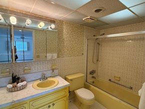 3860 NE 170th St 304, North Miami Beach FL 33160