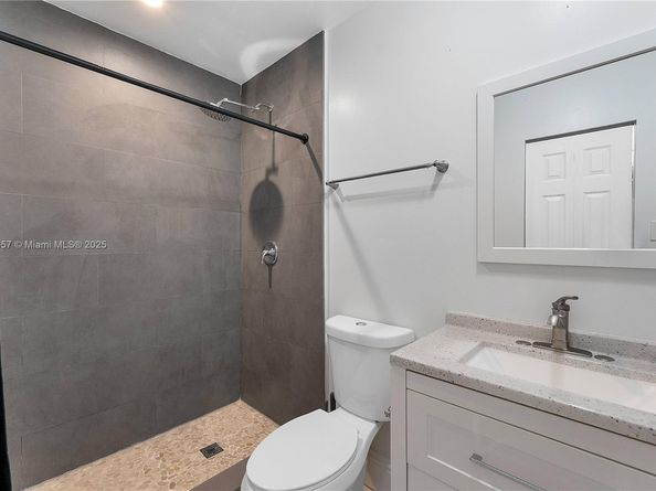2227 Cody St, Hollywood FL 33020