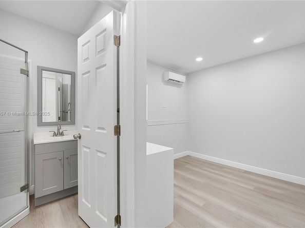2227 Cody St, Hollywood FL 33020