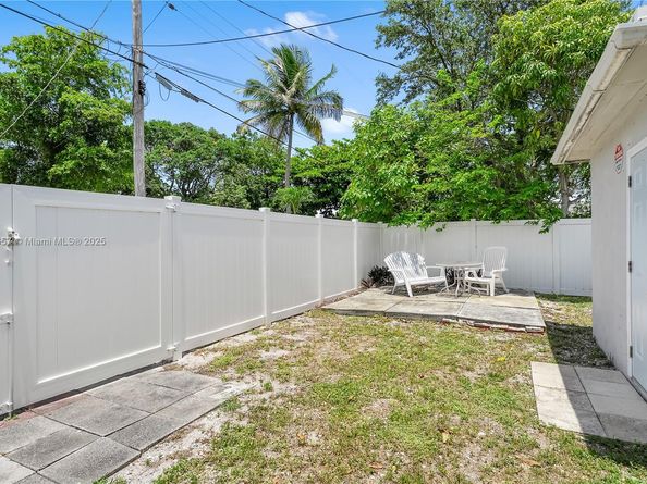 2227 Cody St, Hollywood FL 33020