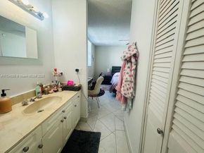 17878 N Bay Rd 307, Sunny Isles Beach FL 33160