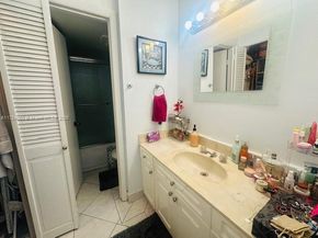 17878 N Bay Rd 307, Sunny Isles Beach FL 33160