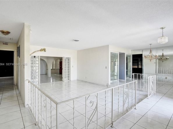 4966 NW 39th St, Lauderdale Lakes FL 33319